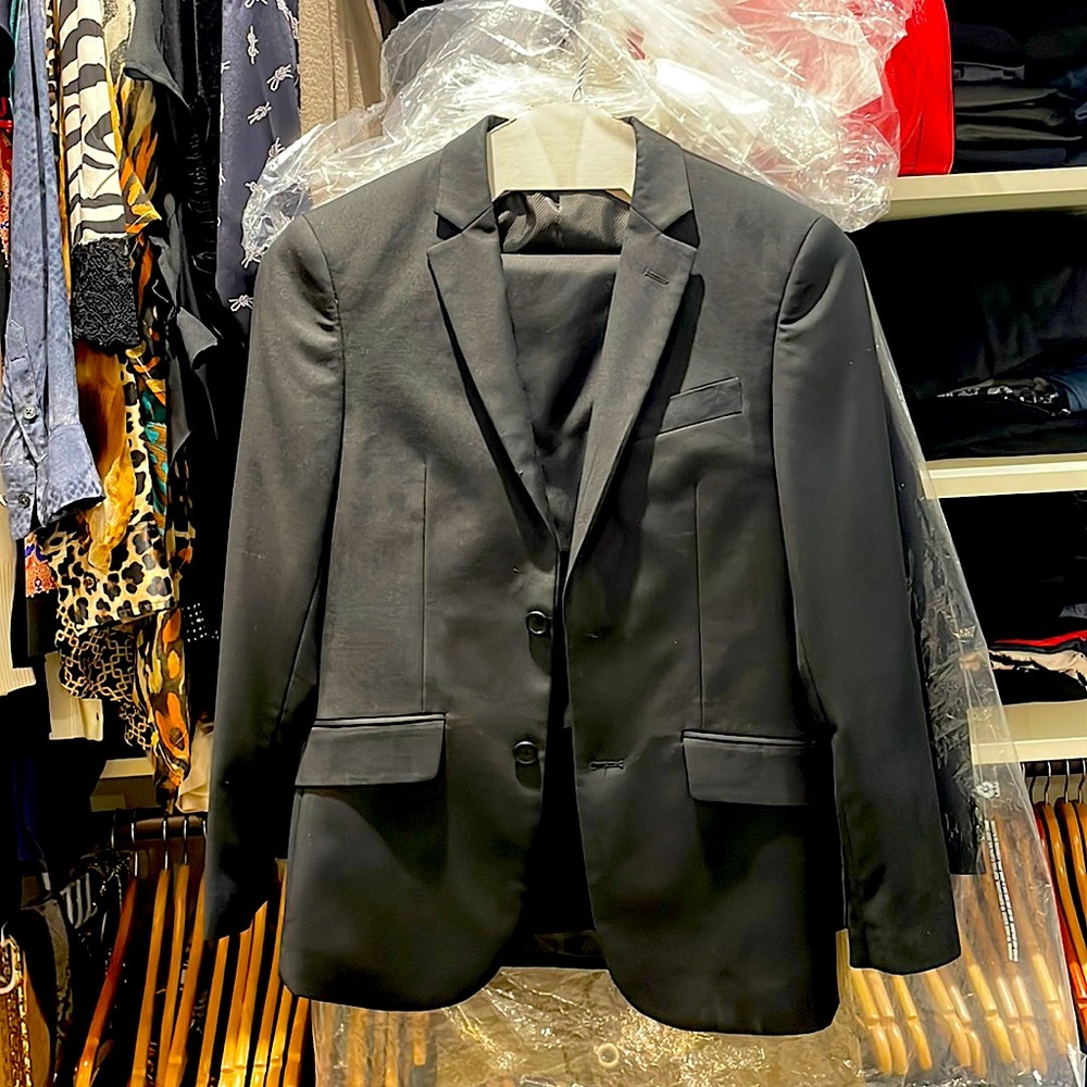 Young man’s  black, Italian fine wool suit sz 34 jacket, 28 pants.